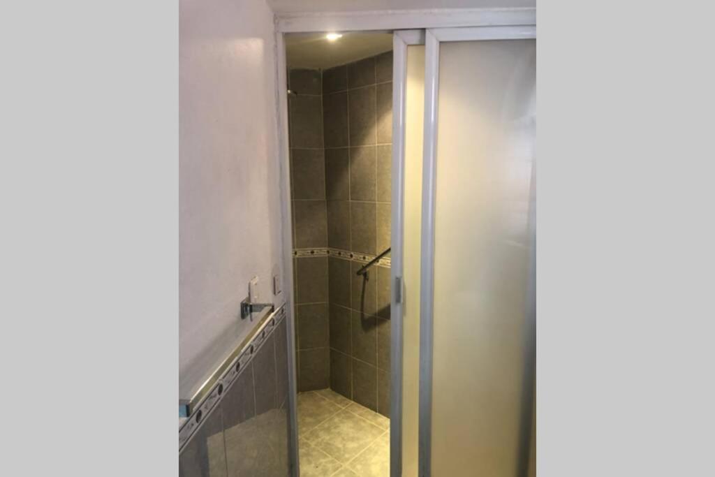 Amplia Habitacion Tipo Ejecutiva Con Bano Y Acceso Privados Toluca Eksteriør billede